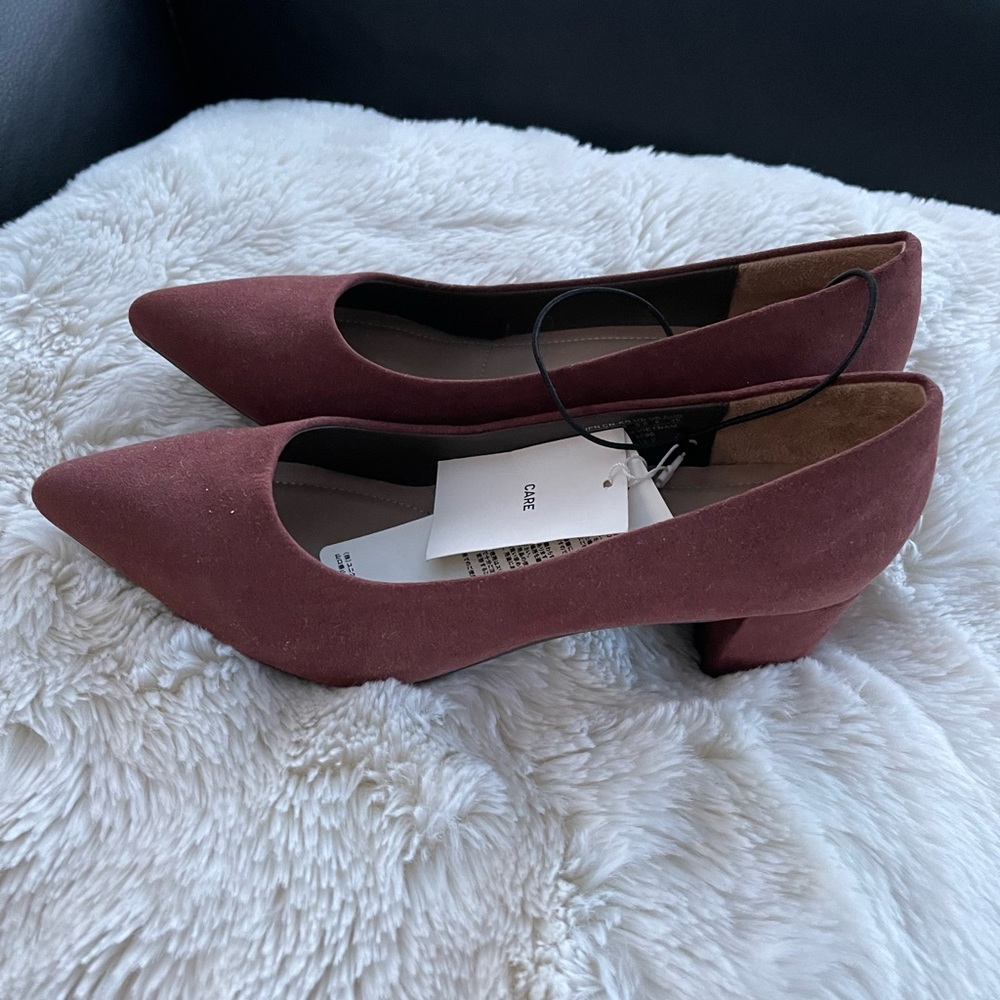 Brown work comfort casual kitten heels shoes from Uniqlo .